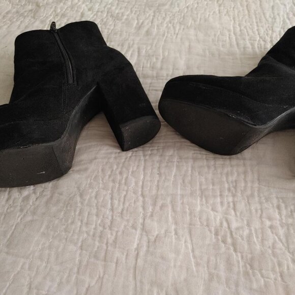 BOOTS_Massimo Supply Co. Ankle High Suede Like Black Boots - Picture 10 of 11